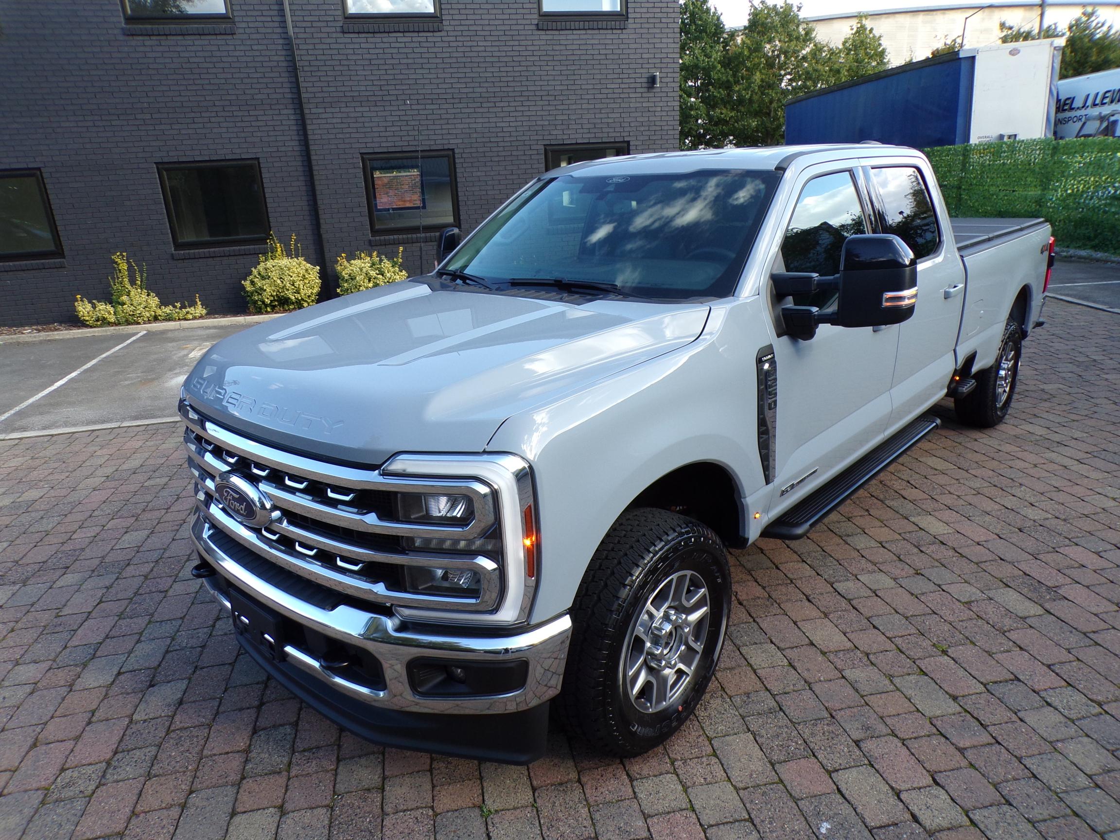 Ford F-250 Super Duty Lariat 6.7L V8 Power StrokeDiesel