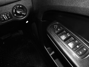 2013-Chrysler-300C-UHZ-6114-Spring-14-Photoroom-2