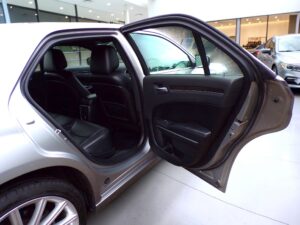 2013 Chrysler 300Latest Showroom-2