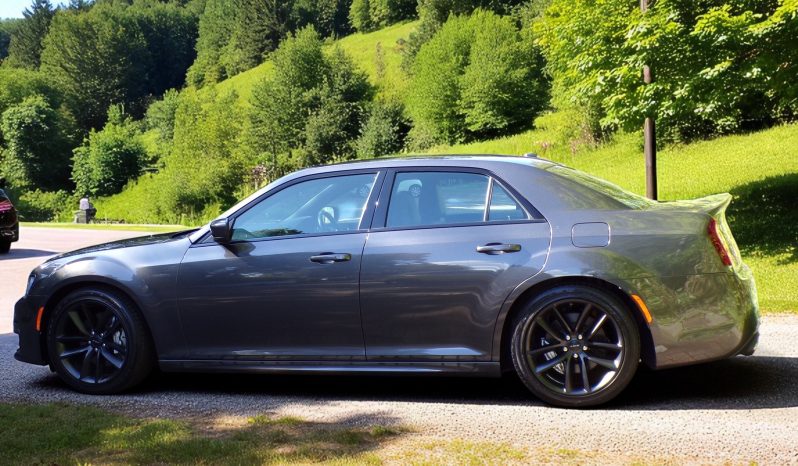 73 reg Chrysler 300 SRT 6.4L V8 Hemi (Right Hand Drive) full