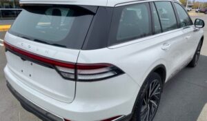 26-reg-Lincoln-Aviator-Showroom-2-798x466