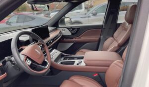 26-reg-Lincoln-Aviator-Showroom-3-798x466