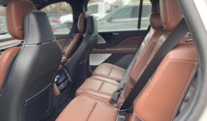 26-reg-Lincoln-Aviator-Showroom-4-798x466