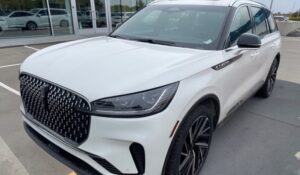 26-reg-Lincoln-Aviator-showroom-798x466