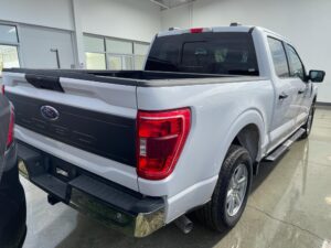 Ford F-150 XLT Showroom-2