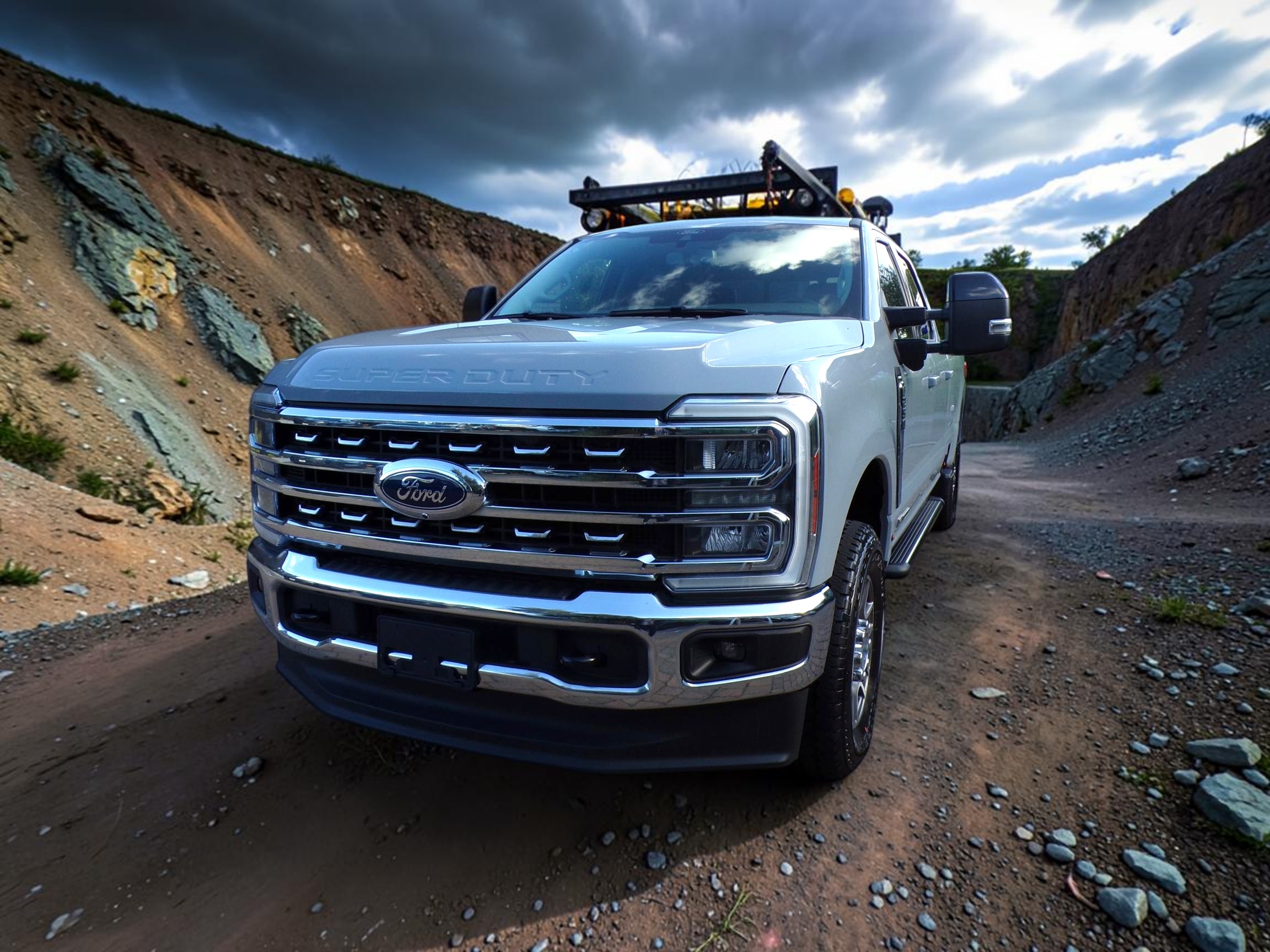 Ford F-250 Super Duty Lariat 6.7L V8 Power StrokeDiesel