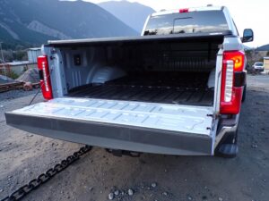 Ford F-250 Lariat showroom (6)