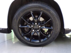 Jeep Grand Cherokee summit showroom (1)