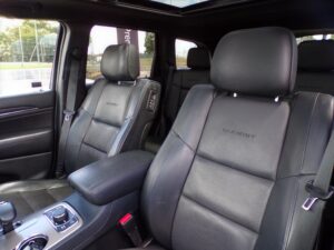 Jeep Grand Cherokee summit showroom (10)