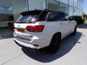Jeep Grand Cherokee summit showroom (2)