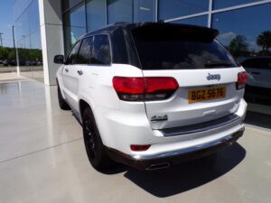 Jeep Grand Cherokee summit showroom (3)