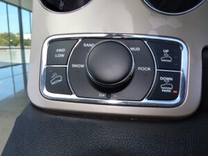 Jeep Grand Cherokee summit showroom (8)